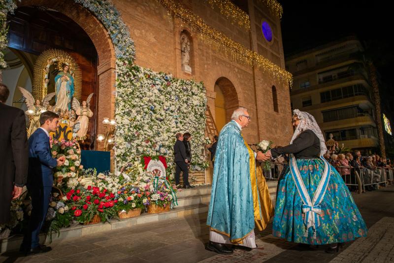 La ofrenda de flores a La Purísima de Torrevieja, en imágenes
