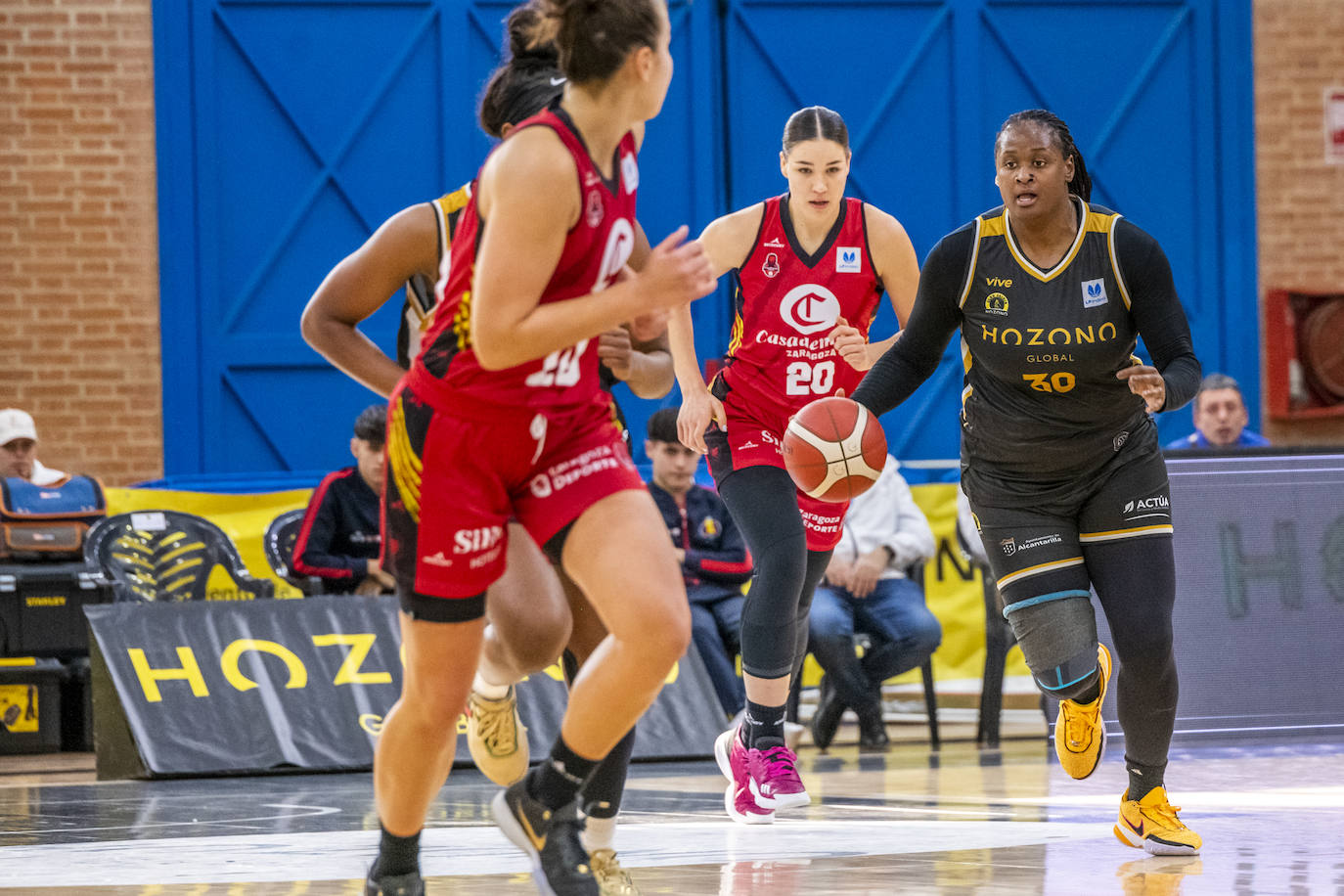 El partido entre el Jairis y el Casademont Zaragoza, en imágenes