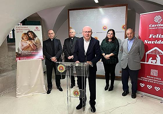 La presentación de la campaña navideña de Cáritas, este lunes.