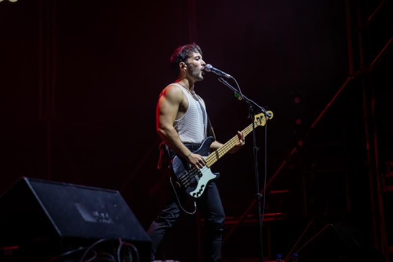 El rock de Arde Bogotá desborda el Palacio de los Deportes de Torrevieja