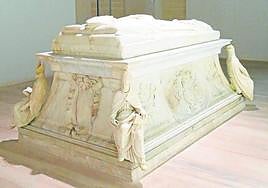 El sepulcro con las esculturas ya recolocadas.