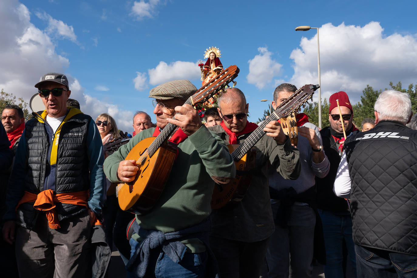 La romería de bajada de La Santa de Totana, en imágenes