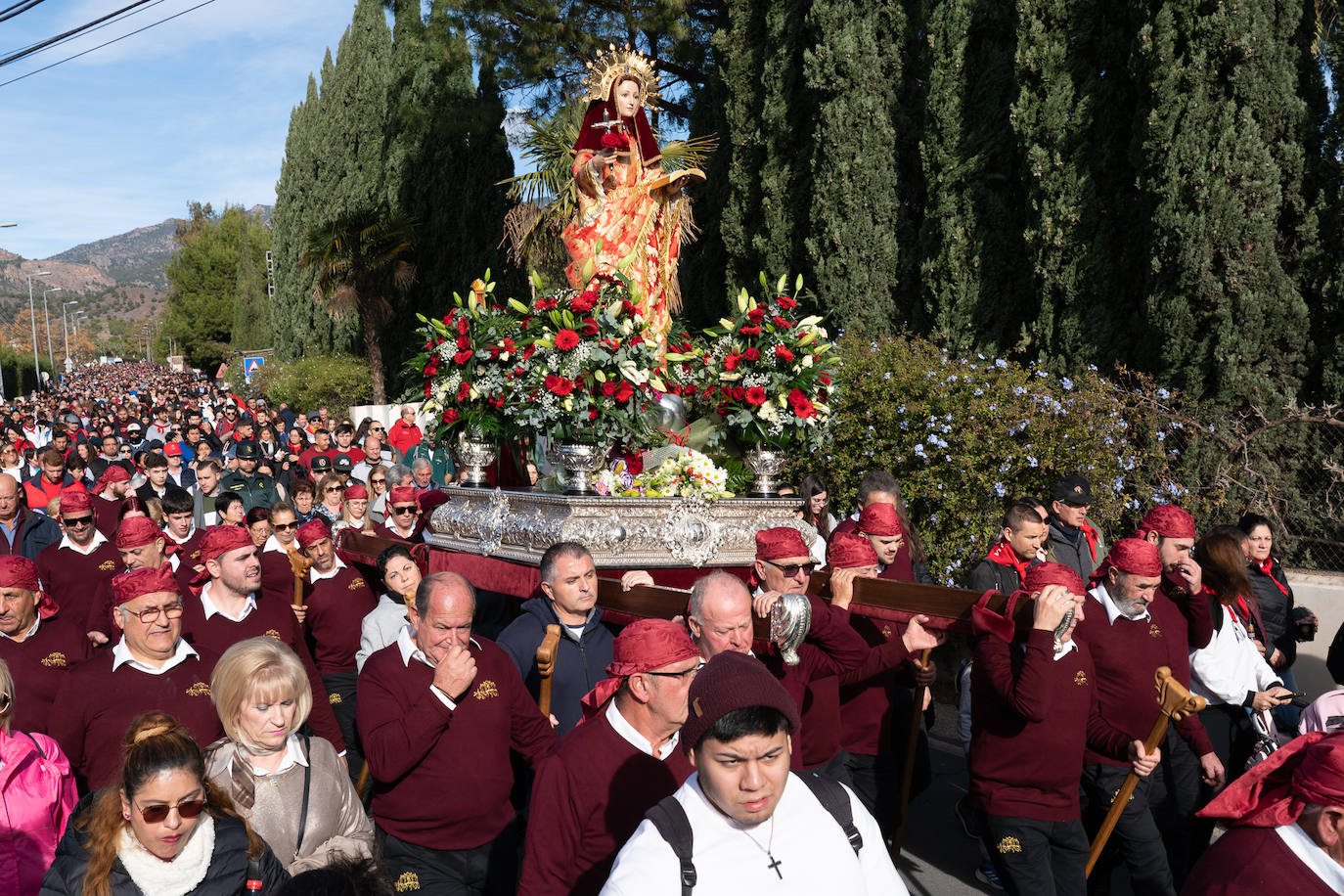 La romería de bajada de La Santa de Totana, en imágenes