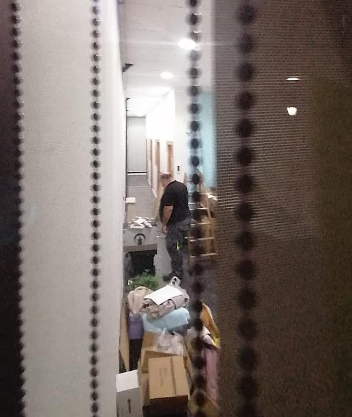 Imagen secundaria 2 - Trabajos en el interior de la pecera.