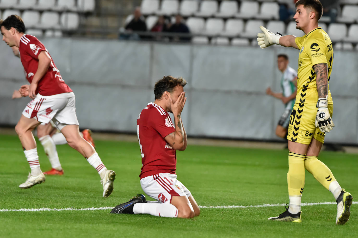 La derrota del Real Murcia frente al Antequera, en imágenes