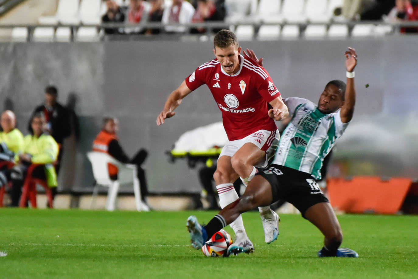 La derrota del Real Murcia frente al Antequera, en imágenes