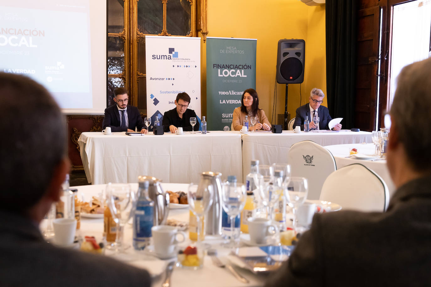 La mesa de expertos sobre financiación local en Orihuela, en imágenes