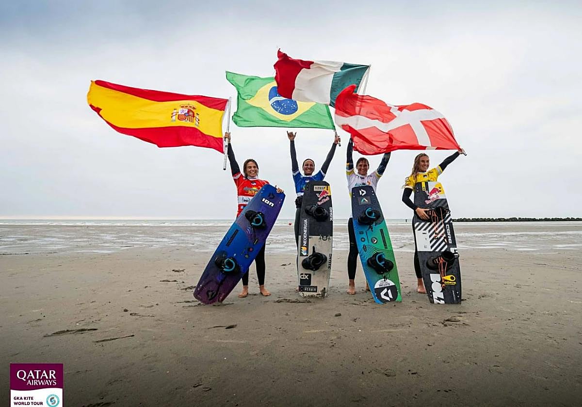 Claudia León, a la izquierda, en una de las pruebas del Mundial.