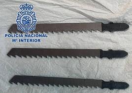 Las sierra metálicas incautadas por los agentes de seguridad del CIE.