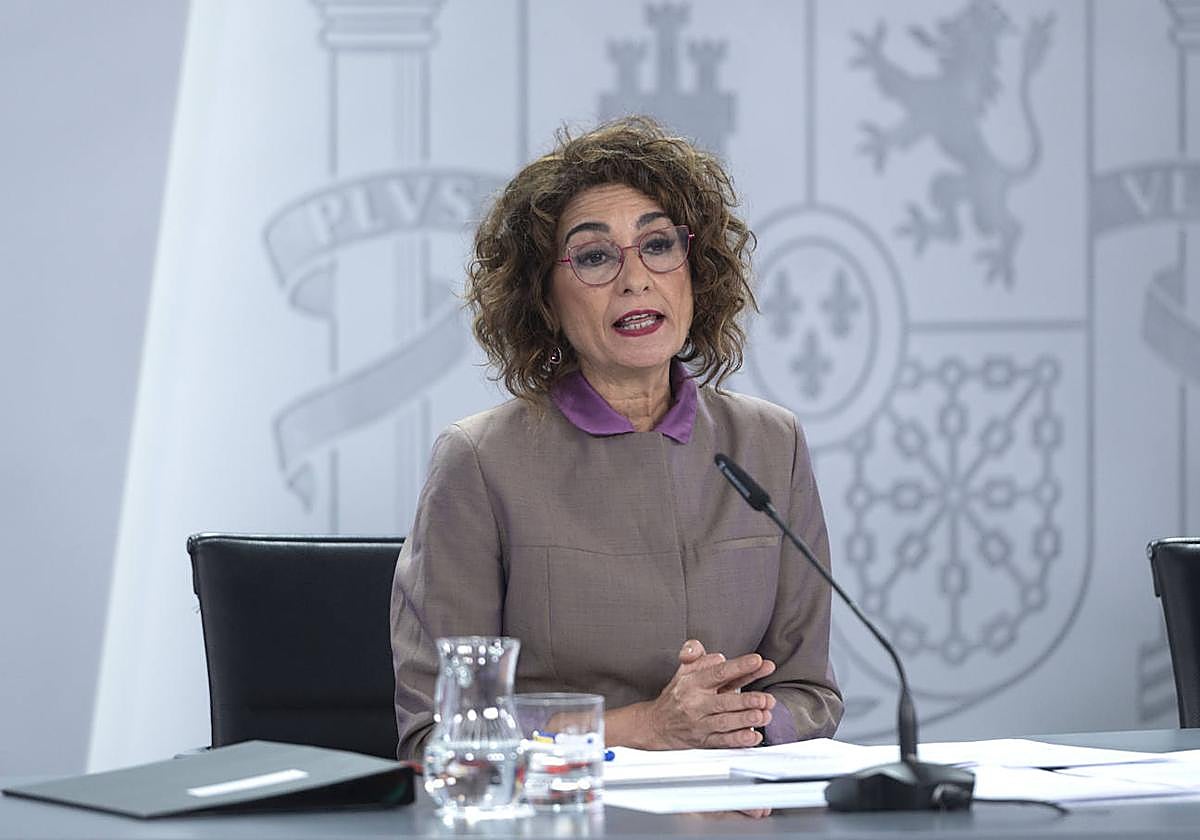 La ministra María Jesús Montero, en rueda de prensa.