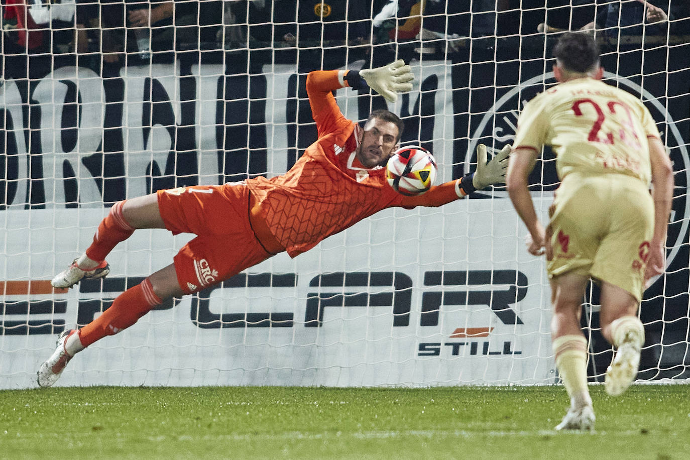 La derrota del Real Murcia frente al Castellón, en imágenes