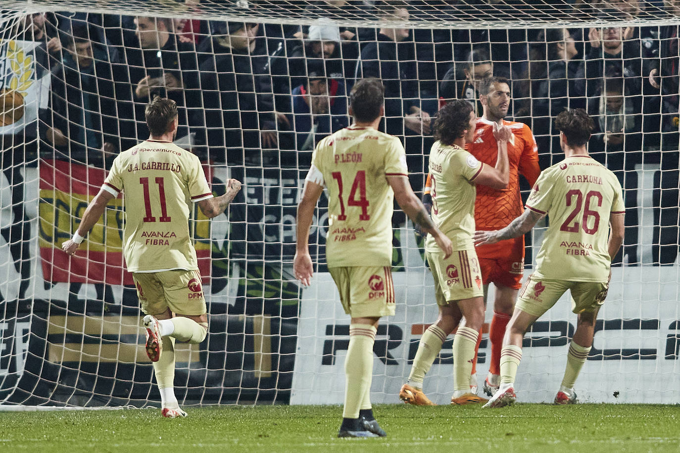 La derrota del Real Murcia frente al Castellón, en imágenes