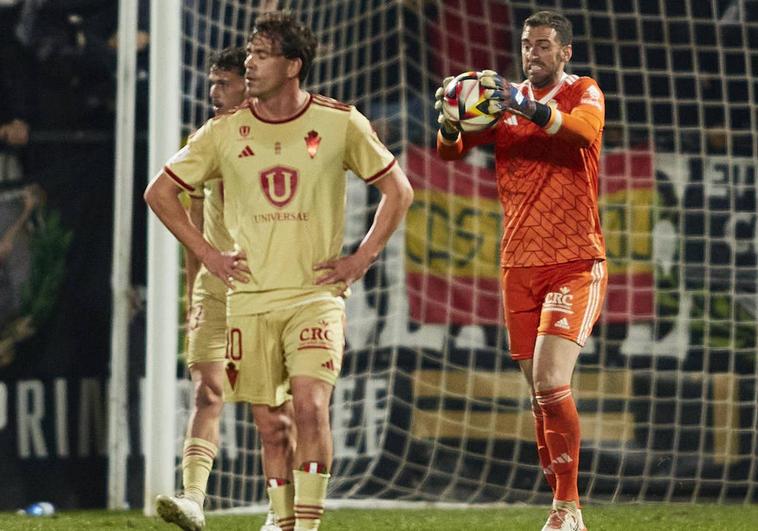 Iker Guarrotxena y Manu García, con gestos de resignación.