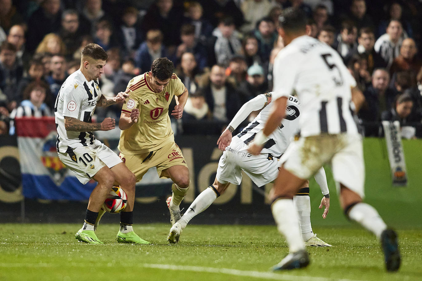 La derrota del Real Murcia frente al Castellón, en imágenes