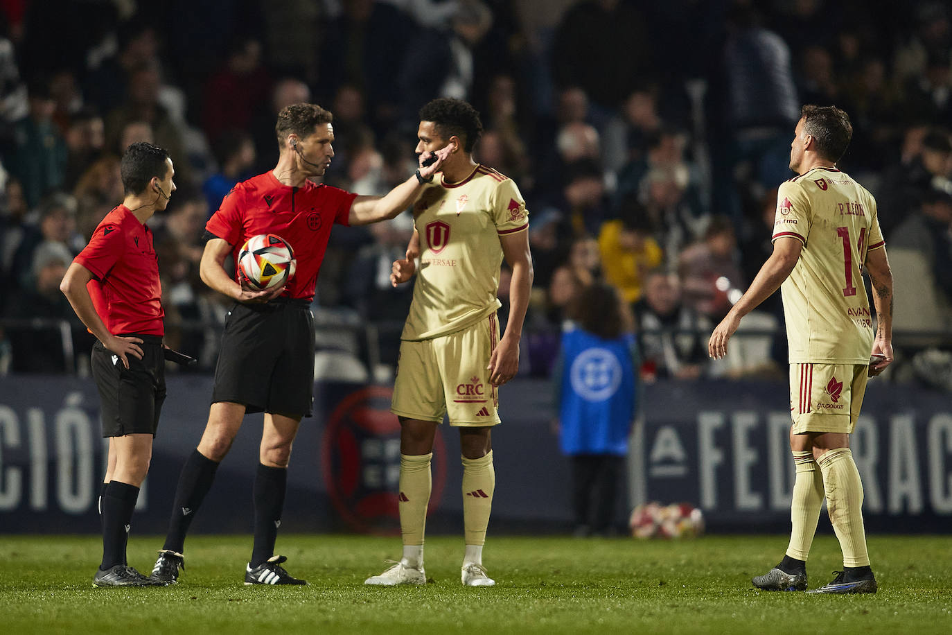 La derrota del Real Murcia frente al Castellón, en imágenes