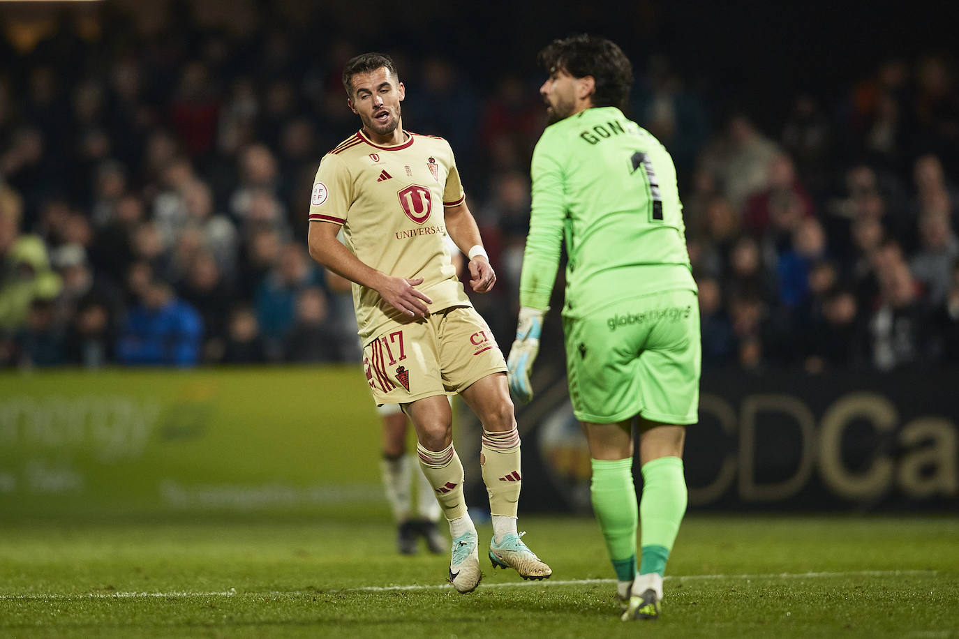 La derrota del Real Murcia frente al Castellón, en imágenes