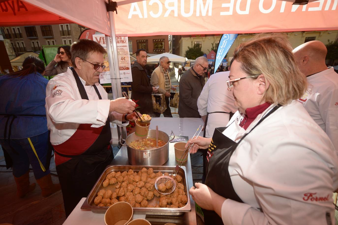 Reparten más de mil cocidos solidarios en Murcia