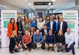 Representantes de UGT, de CCOO, del Sindicato Independiente y de Mercadona en el Centro de Coinnovación Jarrods en Paterna, Valencia.