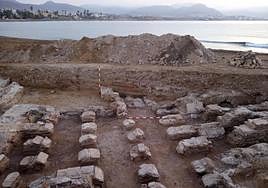 Restos de las termas romanas excavados en la playa de El Alamillo, en Puerto de Mazarrón.