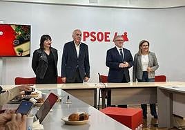Marisol Sánchez Jódar, Alfonso Martínez Baños, José Vélez y Carmina Fernández, en la sede del PSRM-PSOE.