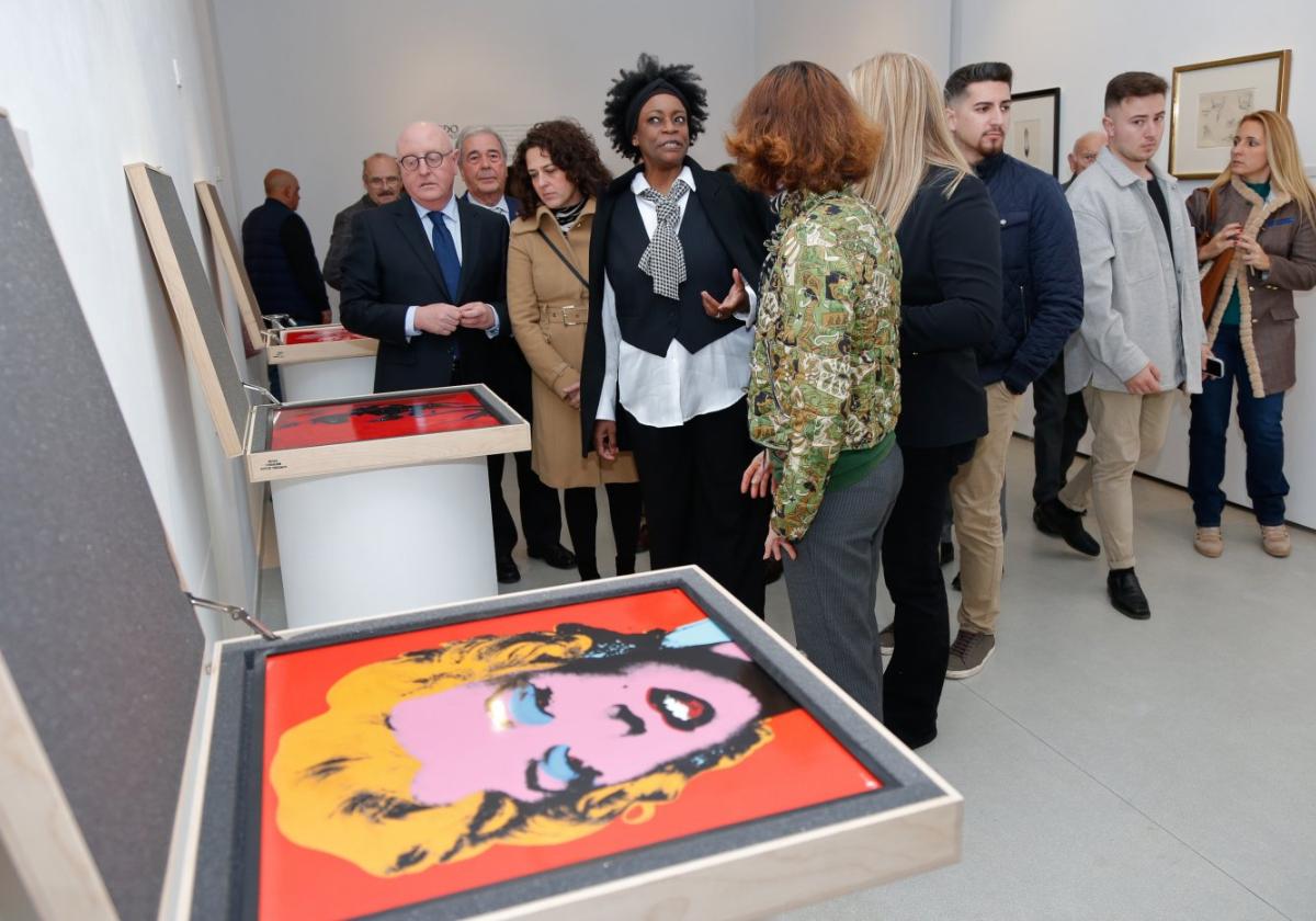 Un momento de la inauguración de la exposición de Andy Warhol en el Muram de Cartagena.