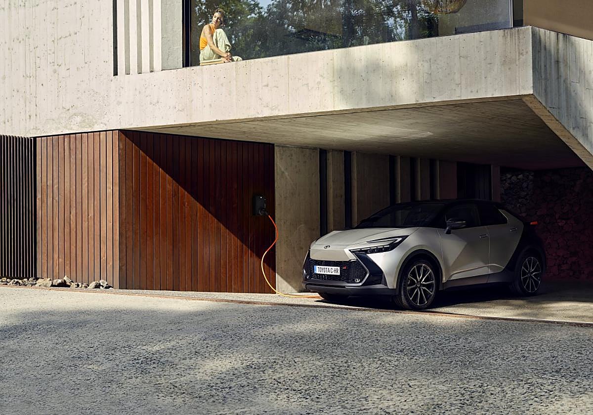 El nuevo Toyota C-HR Plug-in ya está a la venta en España