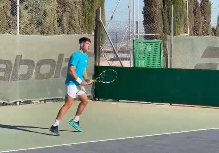 Carlos Alcaraz, durante el entrenamiento este sábado.