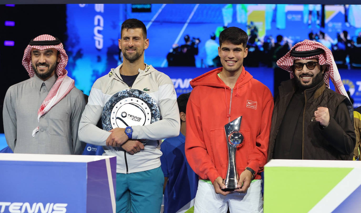 El partido de exhibición entre Alcaraz y Djokovic, en imágenes