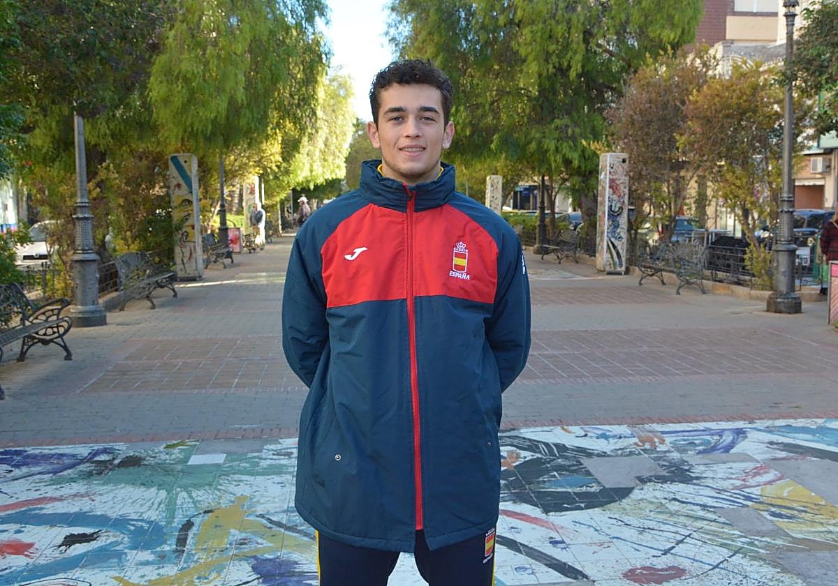 El joven Ángel Turpín, en el Paseo de Cieza.