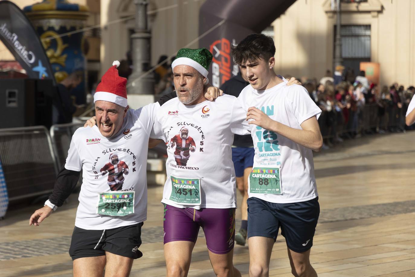 La llegada de la carrera San Silvestre 2023, en imágenes