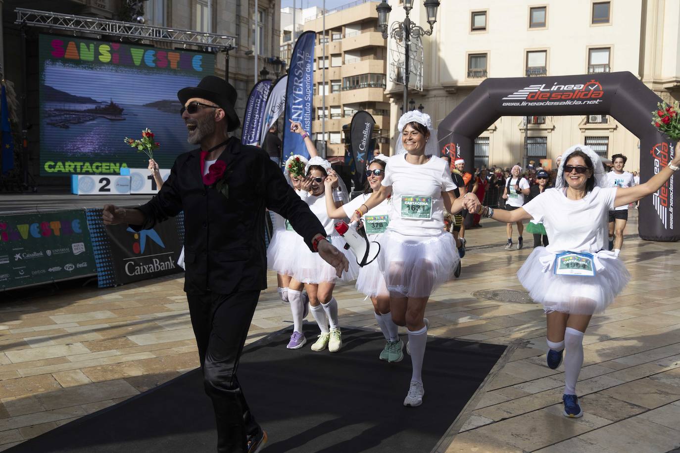 La llegada de la carrera San Silvestre 2023, en imágenes