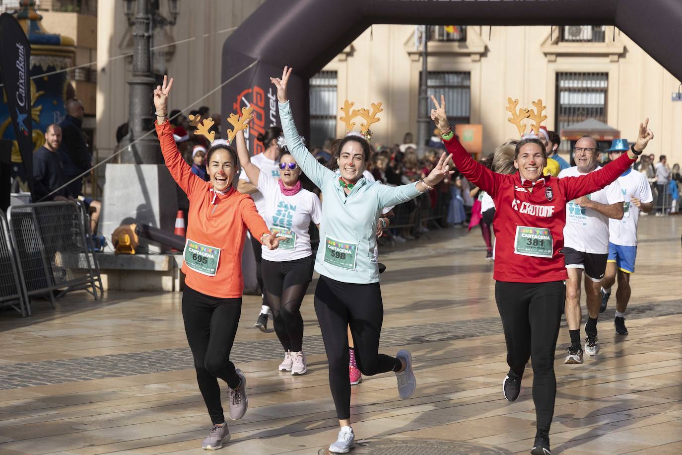 La llegada de la carrera San Silvestre 2023, en imágenes