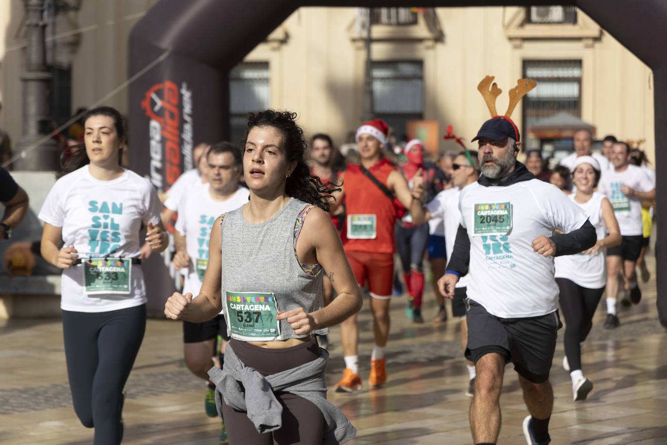 La llegada de la carrera San Silvestre 2023, en imágenes