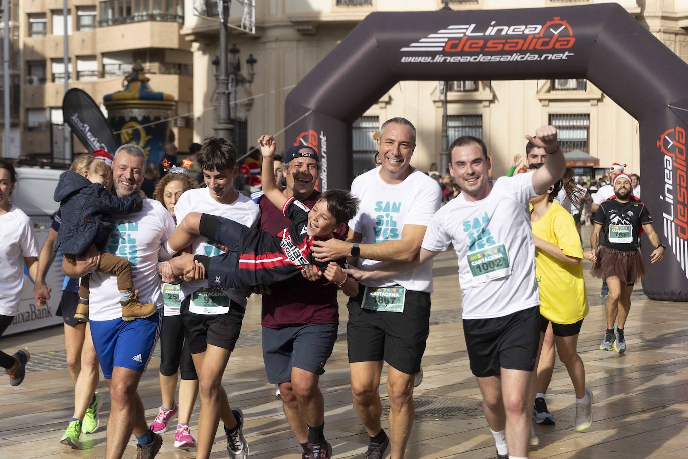 La llegada de la carrera San Silvestre 2023, en imágenes