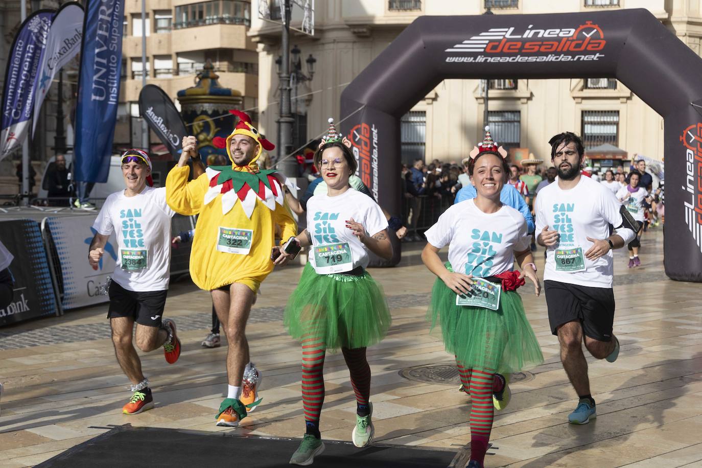 La llegada de la carrera San Silvestre 2023, en imágenes