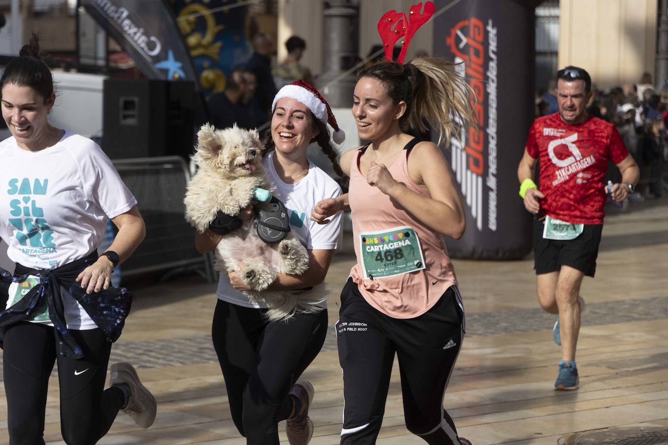 La llegada de la carrera San Silvestre 2023, en imágenes