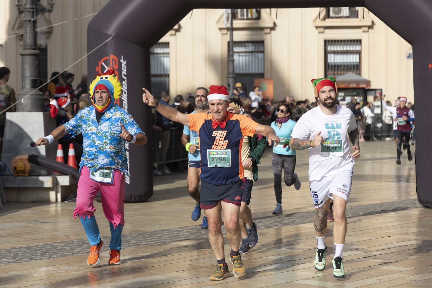 La llegada de la carrera San Silvestre 2023, en imágenes