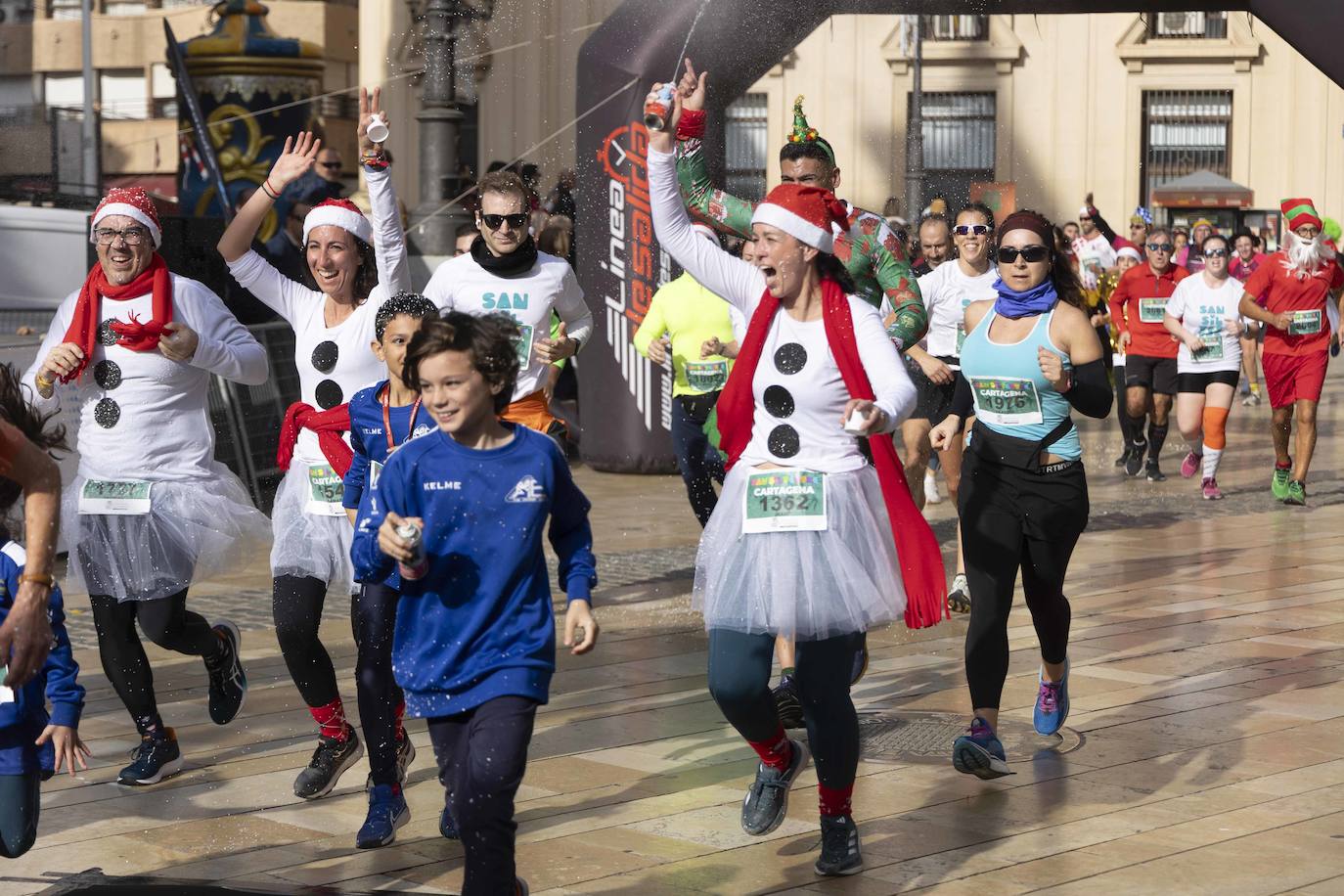 La llegada de la carrera San Silvestre 2023, en imágenes