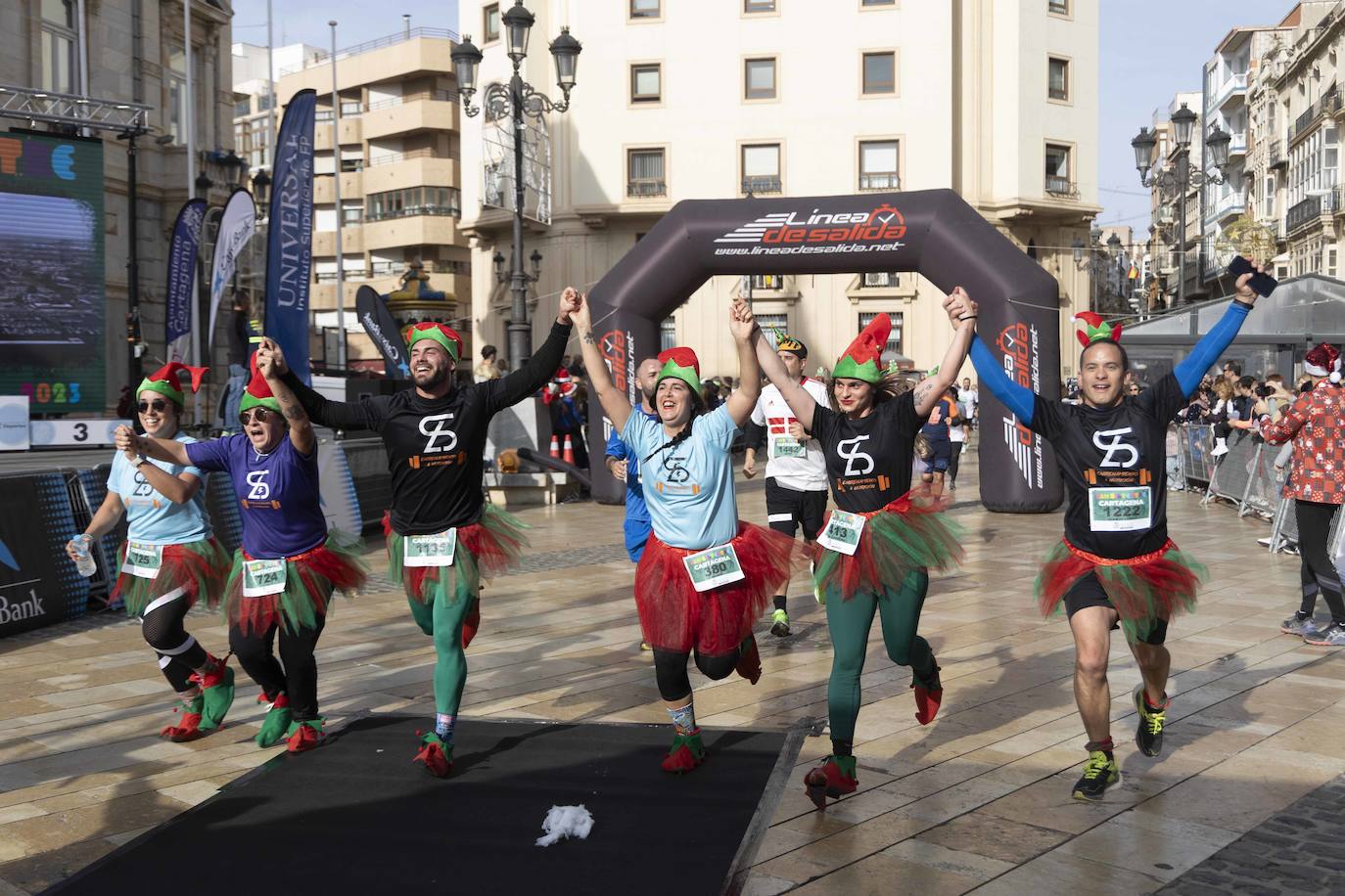 La llegada de la carrera San Silvestre 2023, en imágenes