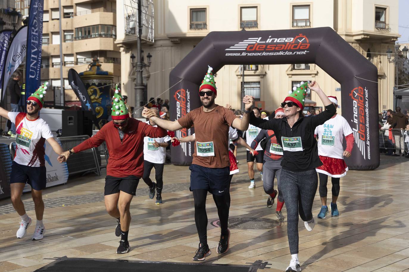 La llegada de la carrera San Silvestre 2023, en imágenes