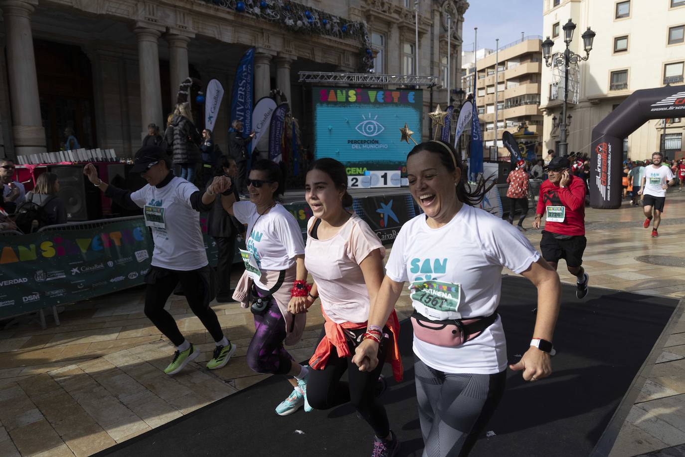 La llegada de la carrera San Silvestre 2023, en imágenes