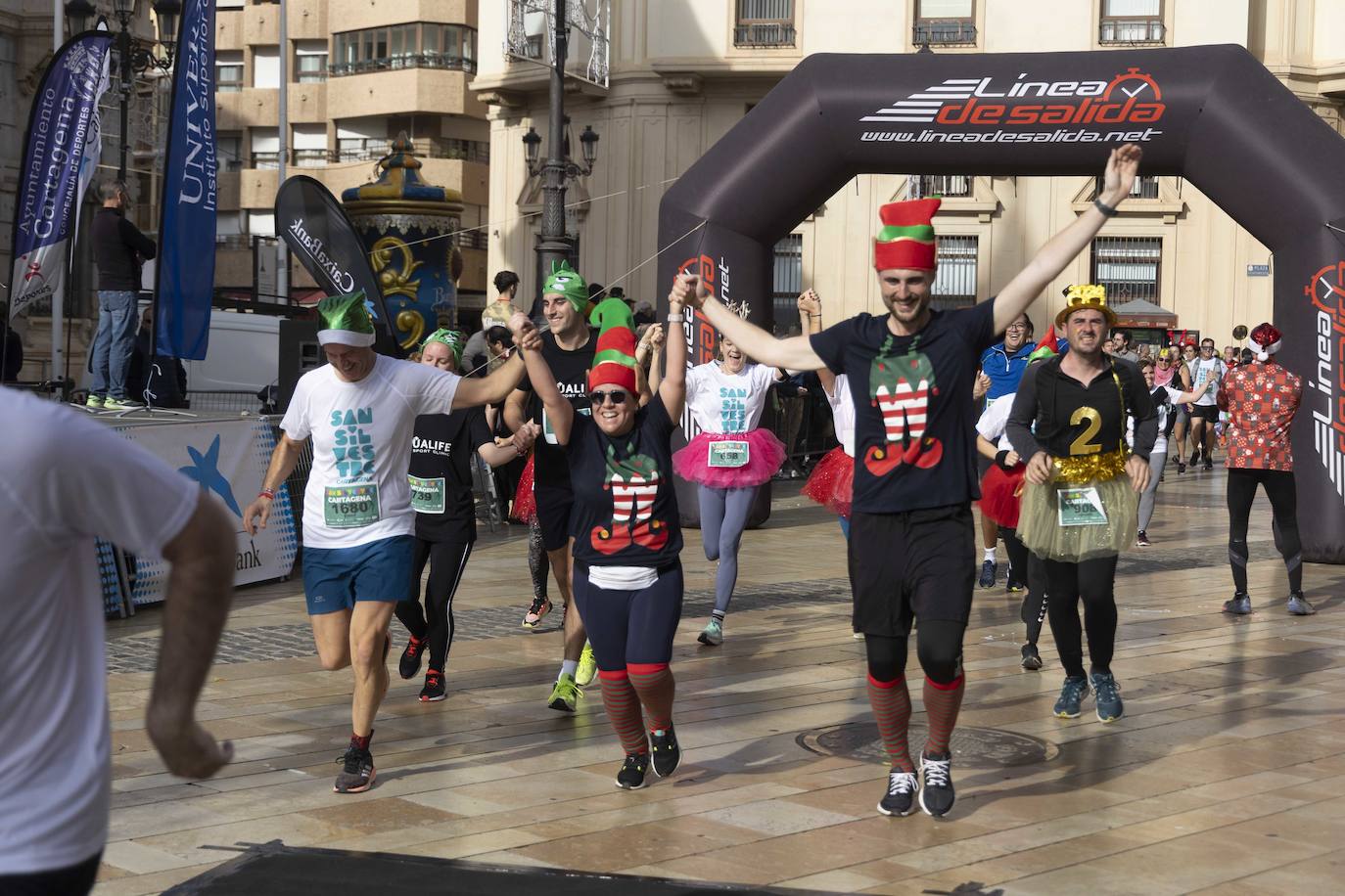 La llegada de la carrera San Silvestre 2023, en imágenes