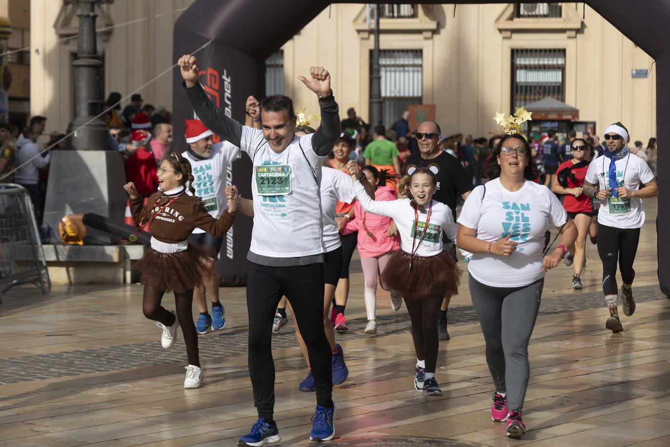 La llegada de la carrera San Silvestre 2023, en imágenes