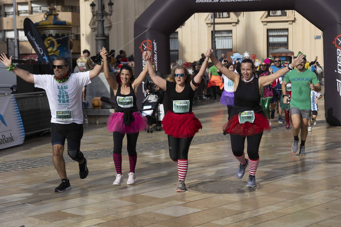 La llegada de la carrera San Silvestre 2023, en imágenes