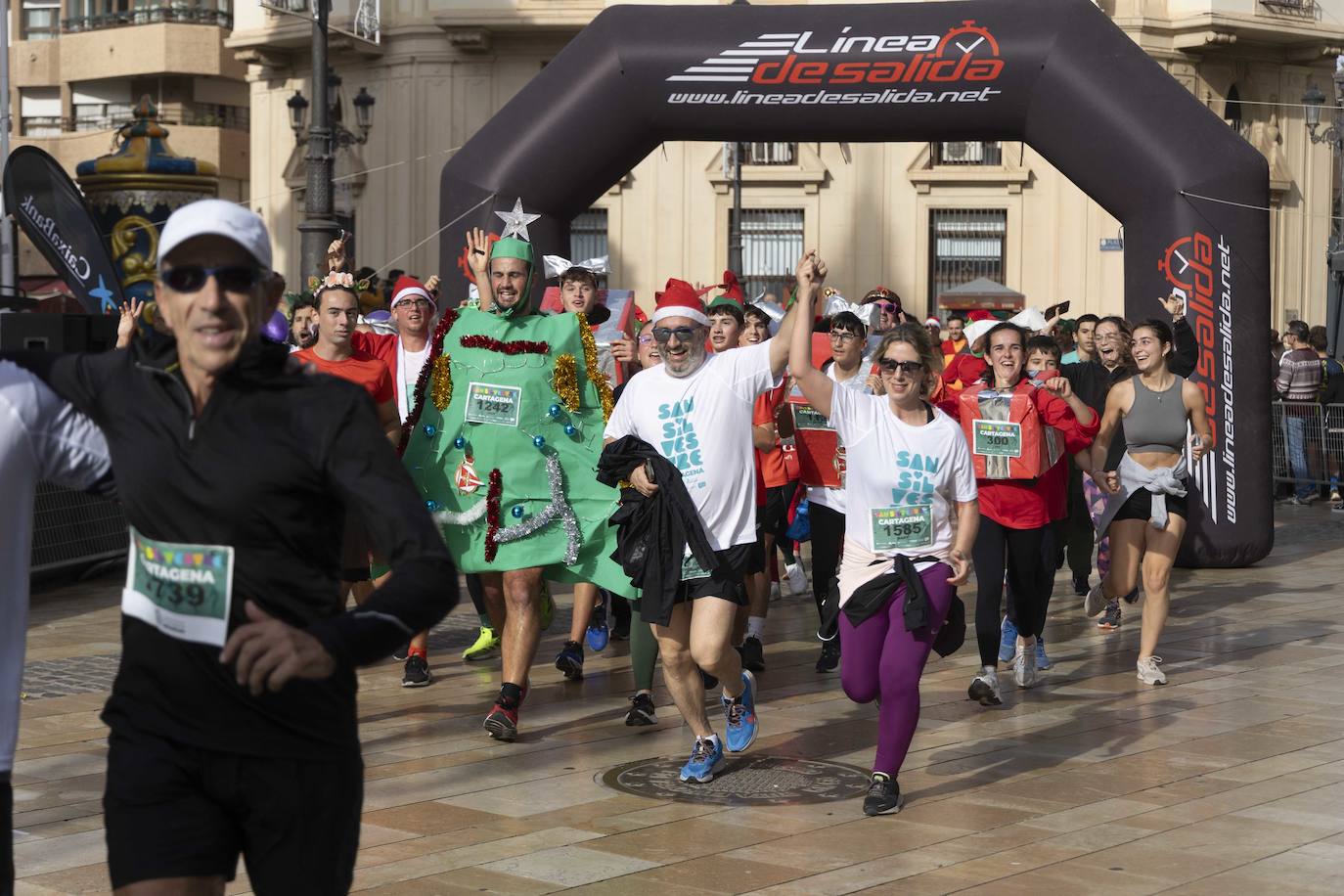 La llegada de la carrera San Silvestre 2023, en imágenes