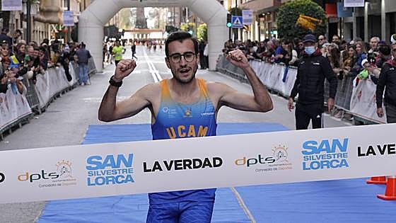 Daniel Gálvez y Fátima Hernández se coronan en la San Silvestre de Lorca