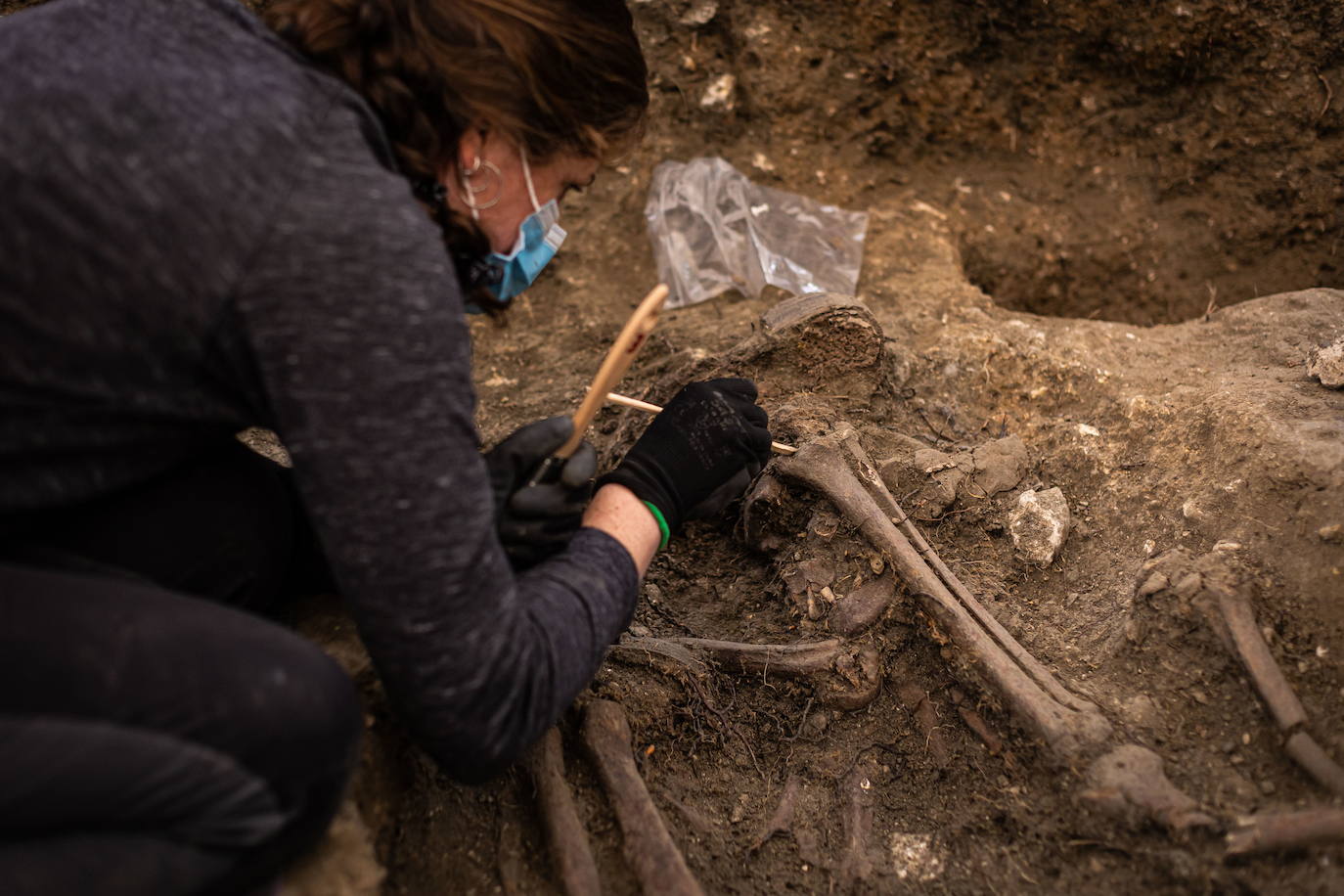 Trabajos en fosas del Barranco de Víznar (Granada) con fusilados de la Guerra Civil, en una foto de archivo.