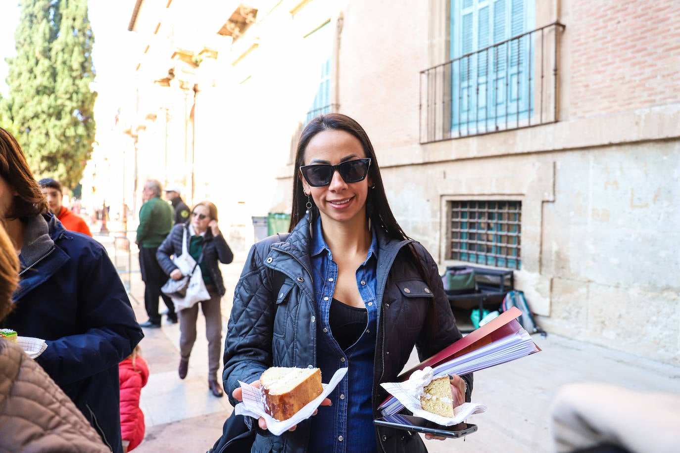 Fotos: Reparto de roscón de Reyes en Murcia