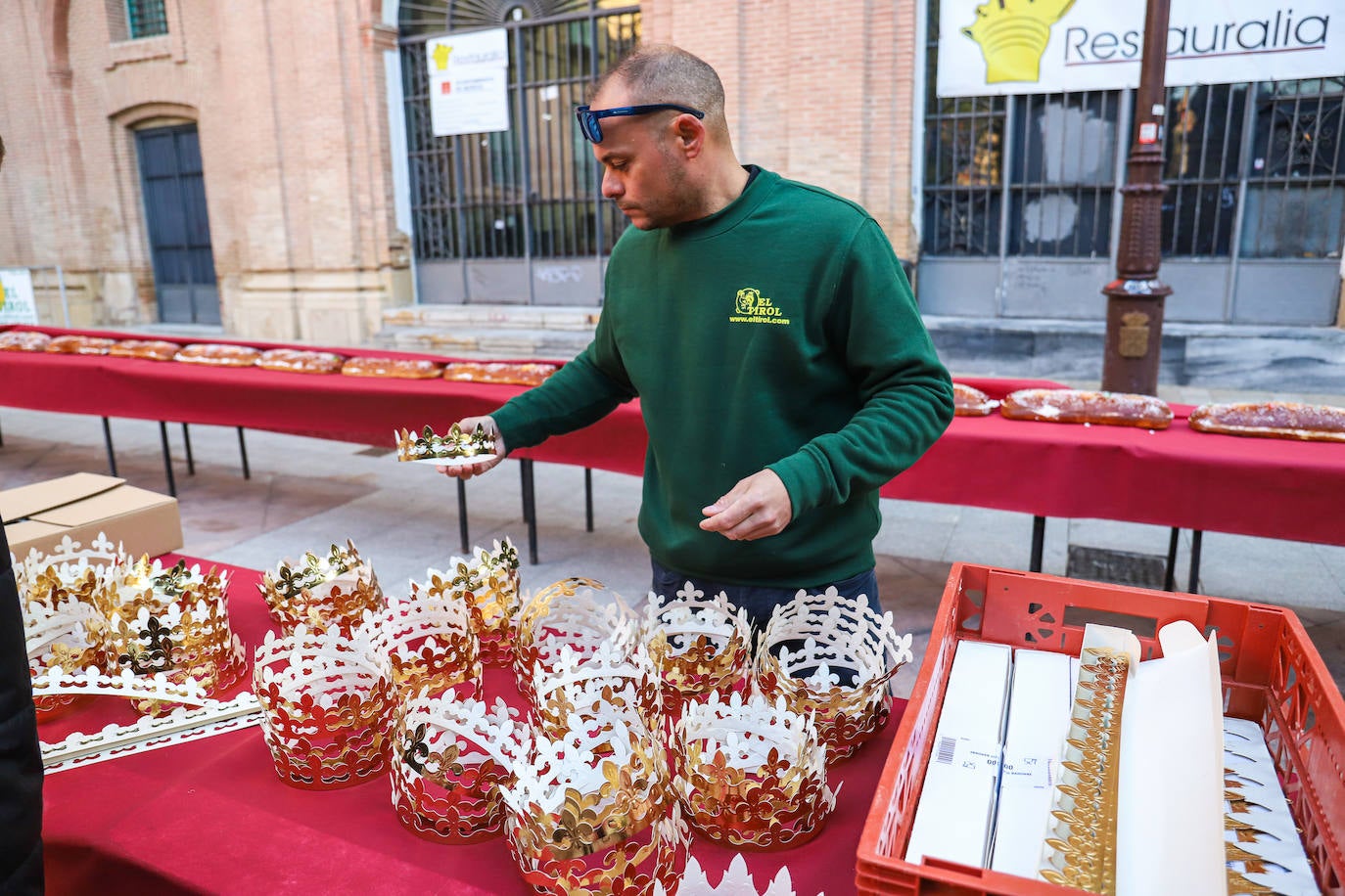 Fotos: Reparto de roscón de Reyes en Murcia