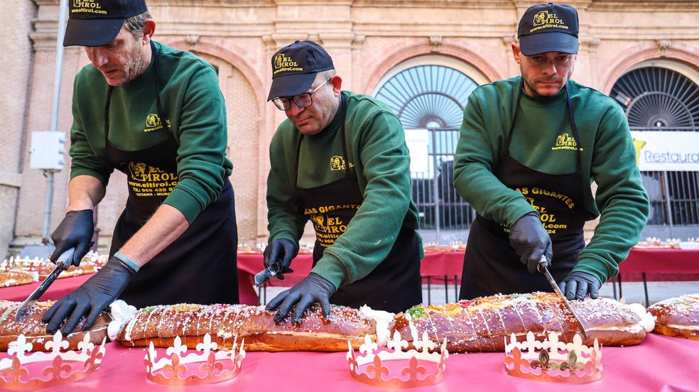 Reparto de roscón de Reyes en Murcia